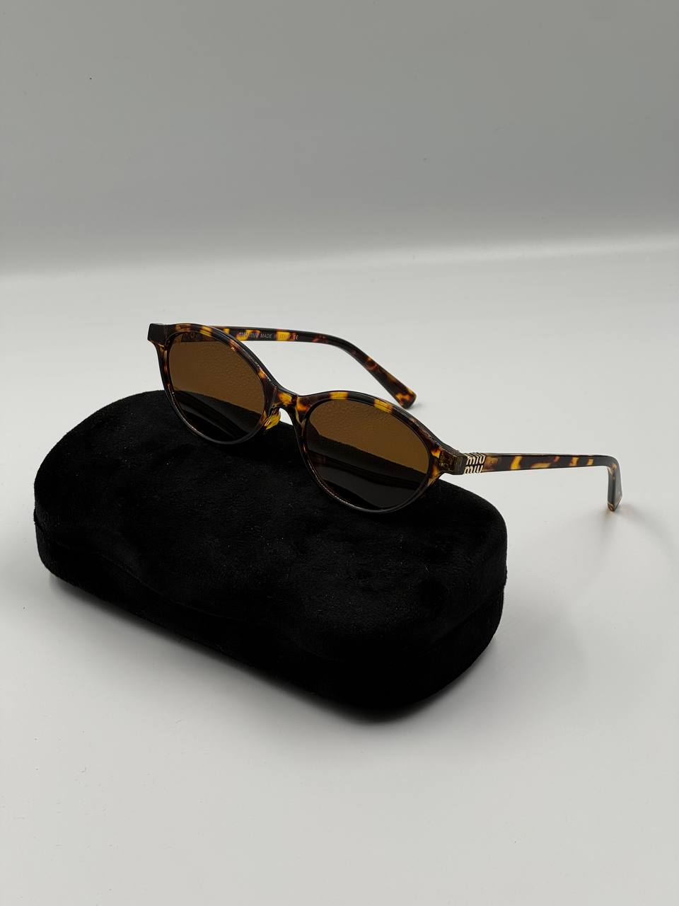 عینک میومیو بیضی قهوه ای