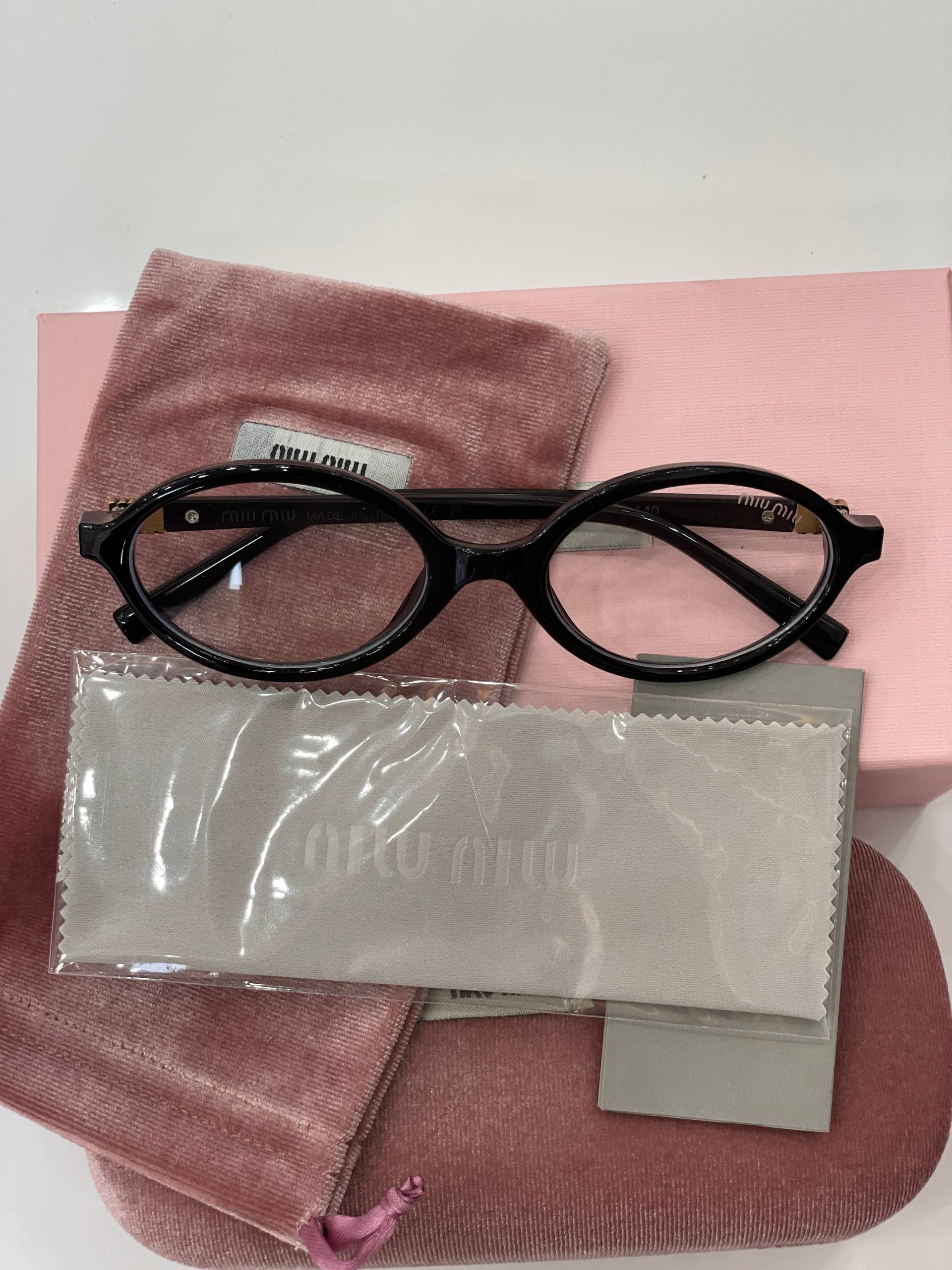 عینک میومیو بیضی مشکی طبی(مستر)