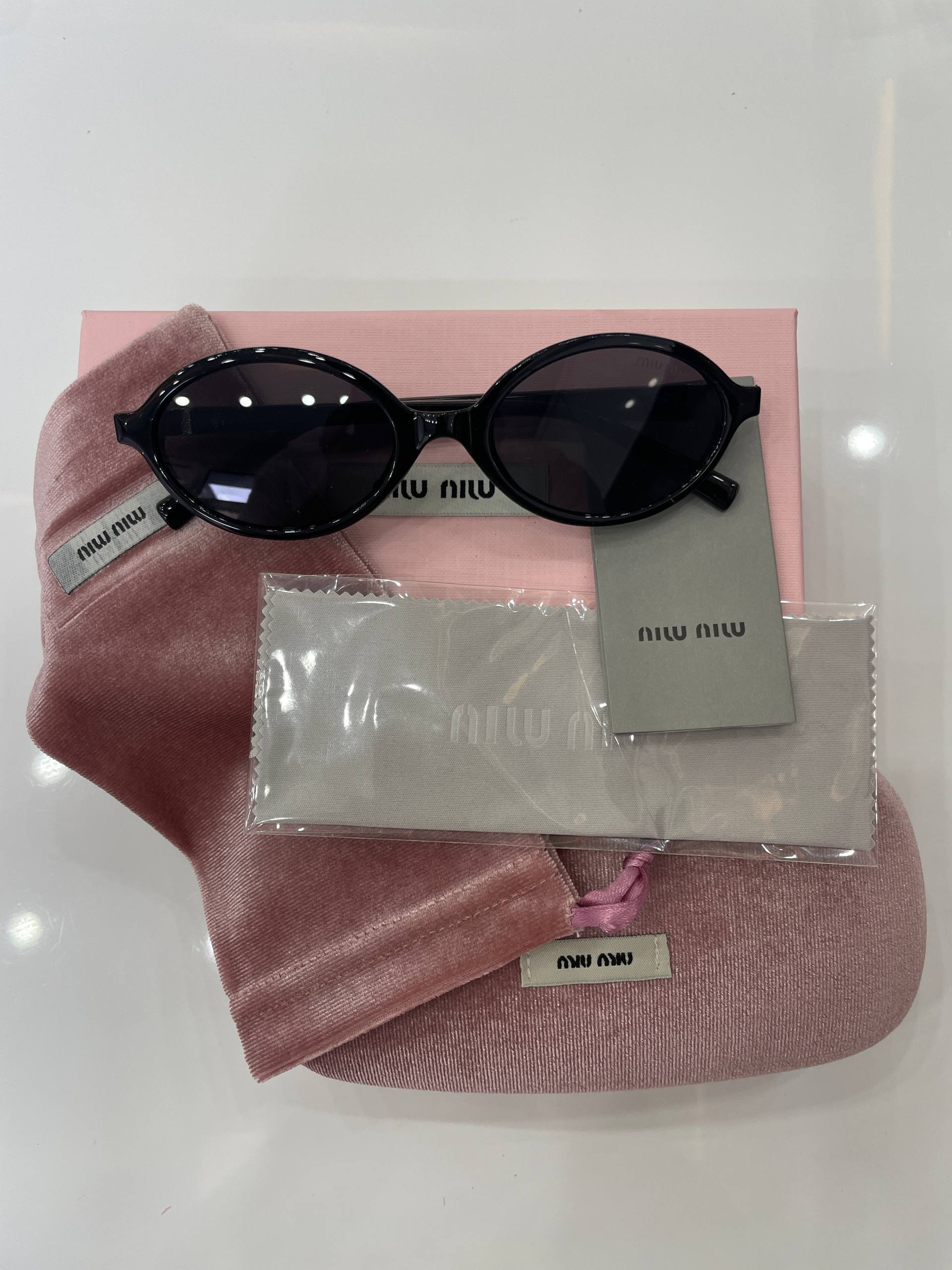 عینک میومیو بیضی مشکی(مستر)