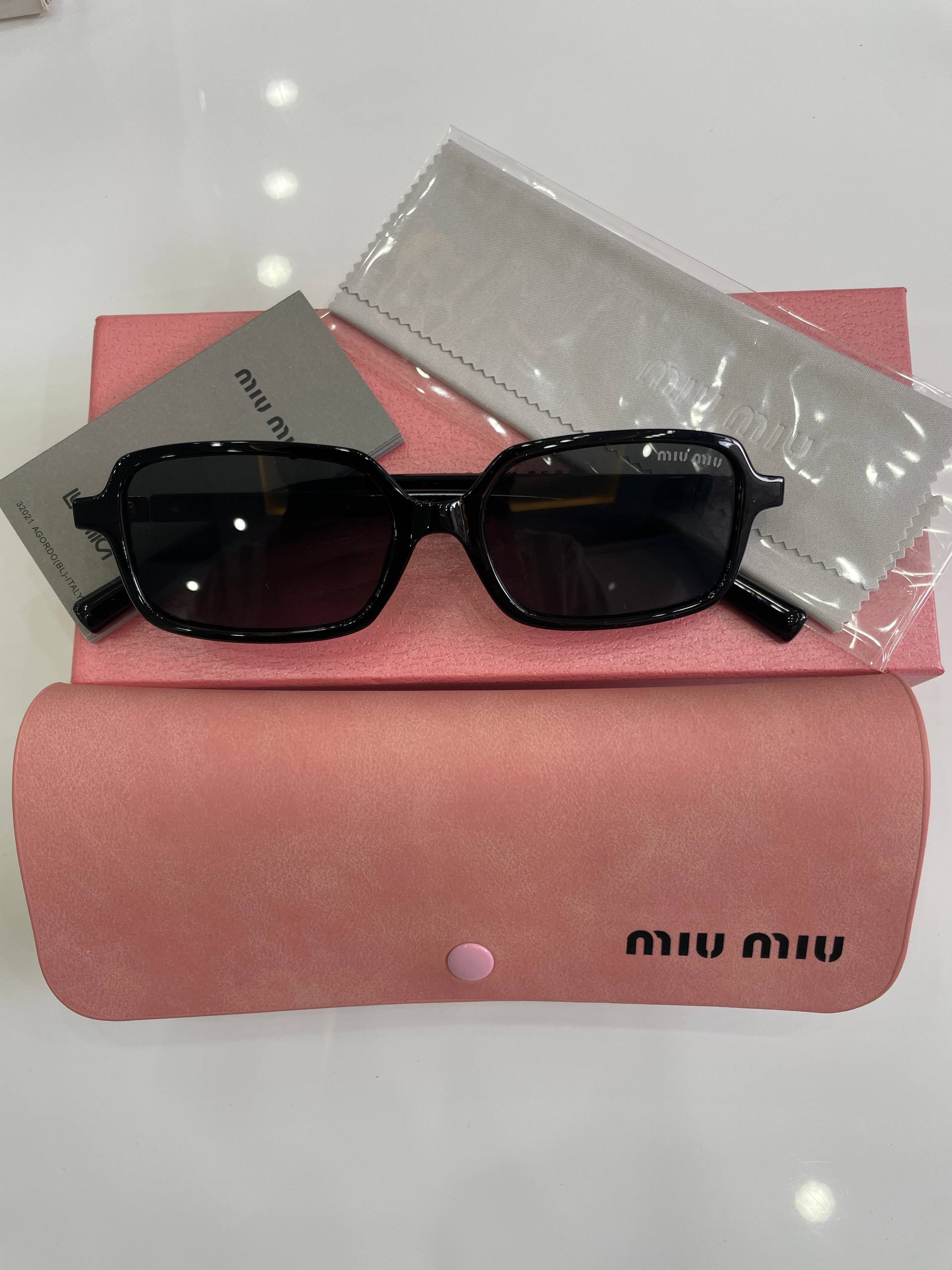 میومیو مستطیلی مشکی آفتابی